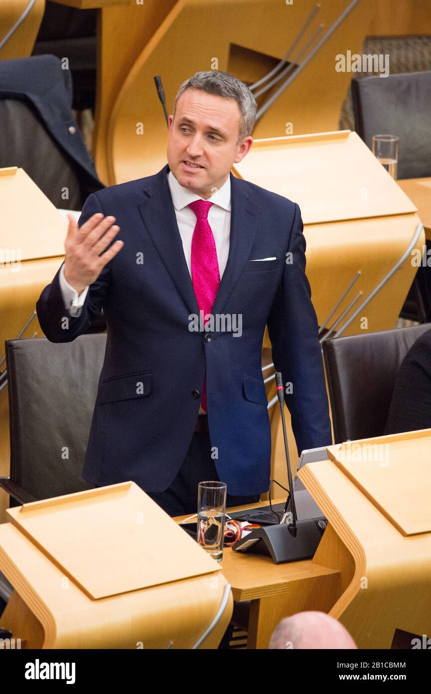 Edimburgo, Regno Unito. 20 Febbraio 2020. Nella foto: Alex Cole-Hamilton MSP - portavoce per la salute e MSP per Edimburgo occidentale per te partito liberal-democratico scozzese. Scene dall'interno della camera di discussione del Parlamento scozzese a Holyrood, Edimburgo. Foto Stock
