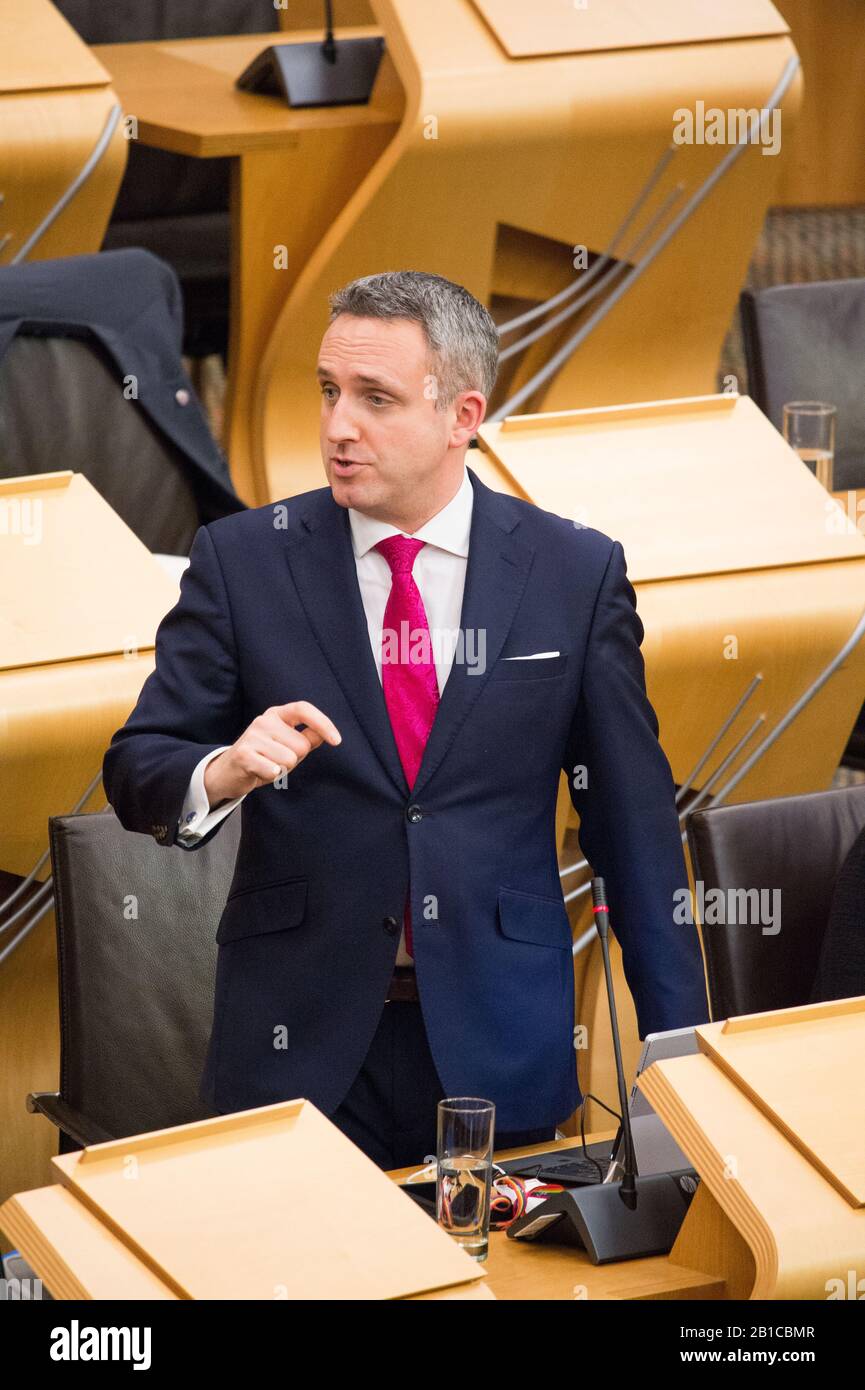 Edimburgo, Regno Unito. 20 Febbraio 2020. Nella foto: Alex Cole-Hamilton MSP - portavoce per la salute e MSP per Edimburgo occidentale per te partito liberal-democratico scozzese. Scene dall'interno della camera di discussione del Parlamento scozzese a Holyrood, Edimburgo. Foto Stock