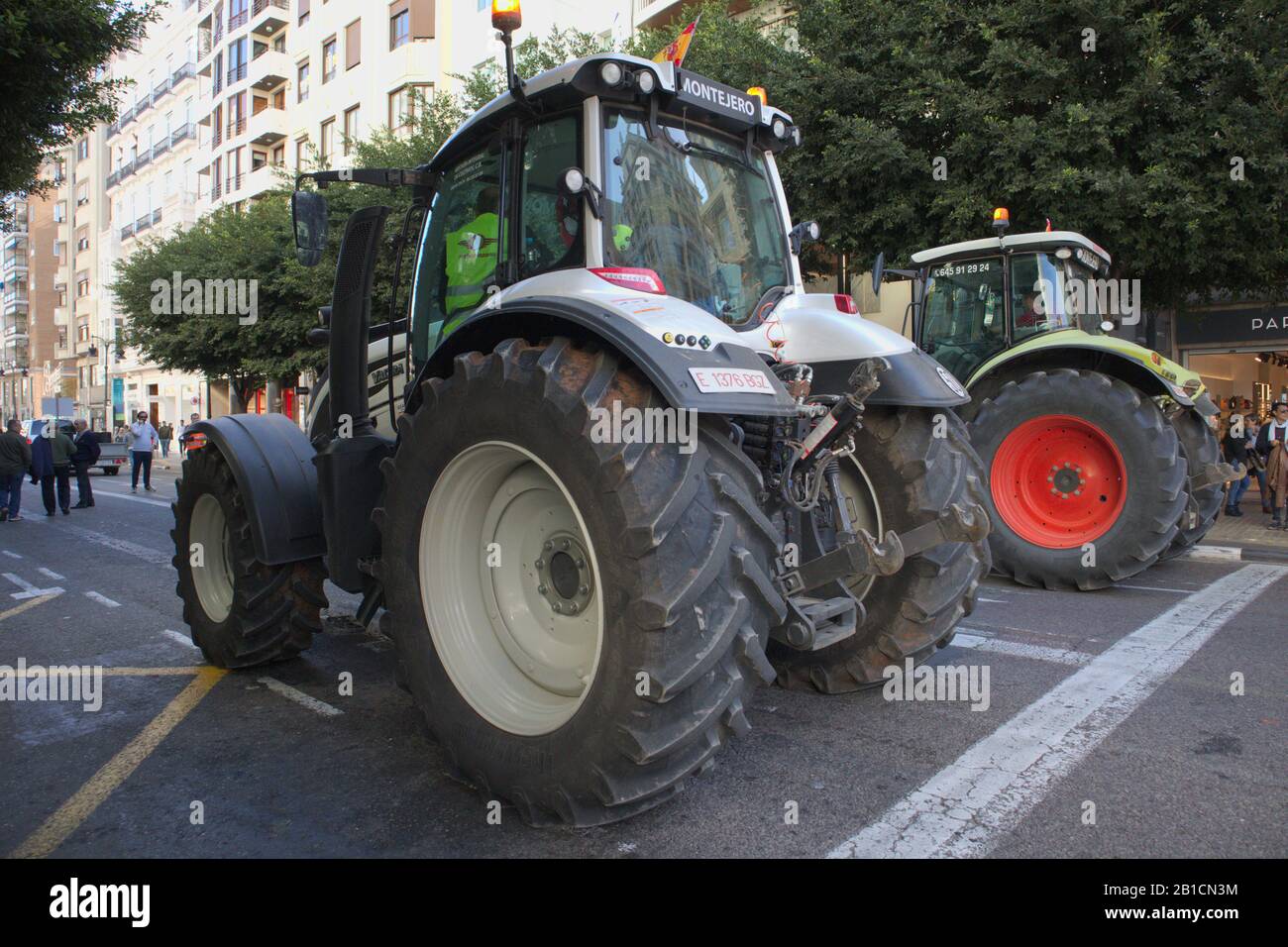 Febbraio 2020. Valencia, Spagna. Trattori che partecipano alla protesta di massa nella città di Valencia per pubblicizzare i problemi che il settore primario h Foto Stock