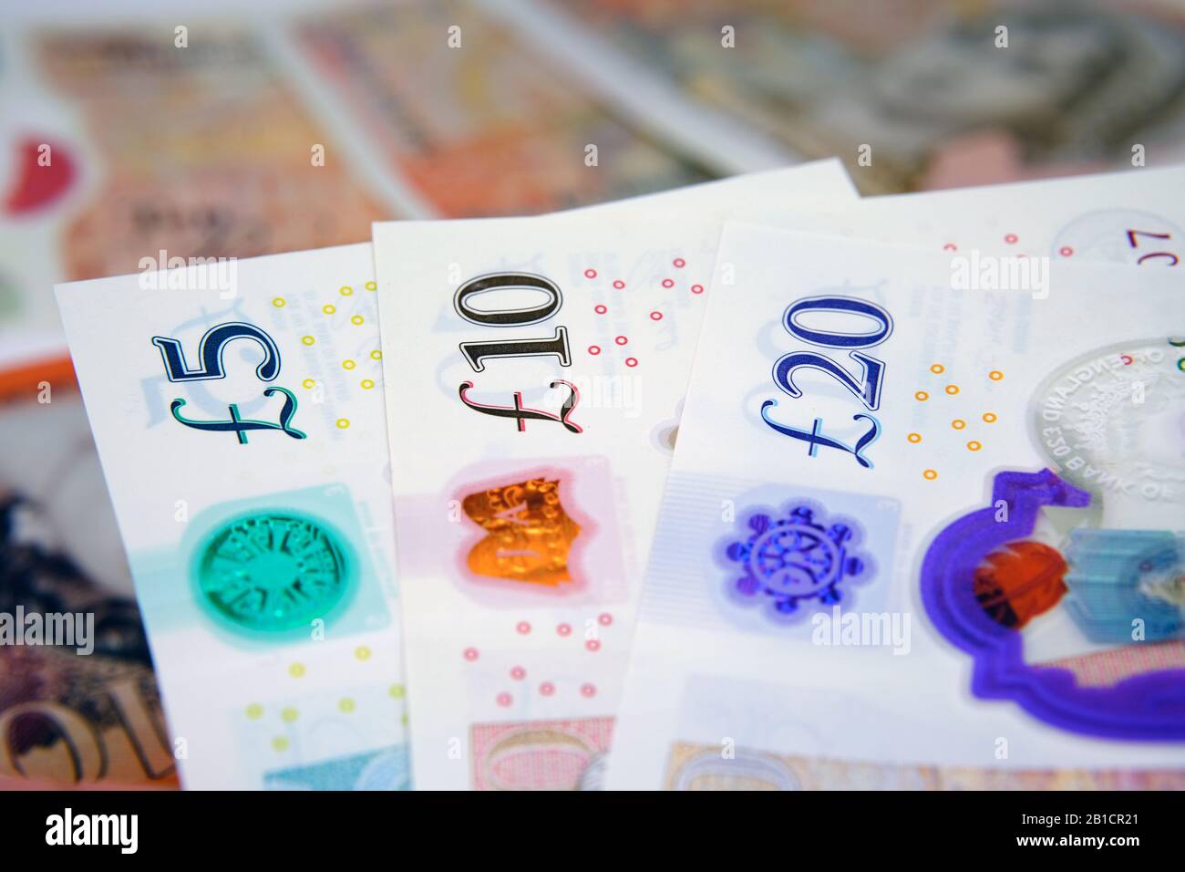Nuovo denaro polimerico britannico. La banconota da 5, 10, 20 sterline inglesi, rilasciata entro il febbraio 2020 nel Regno Unito. Foto Stock