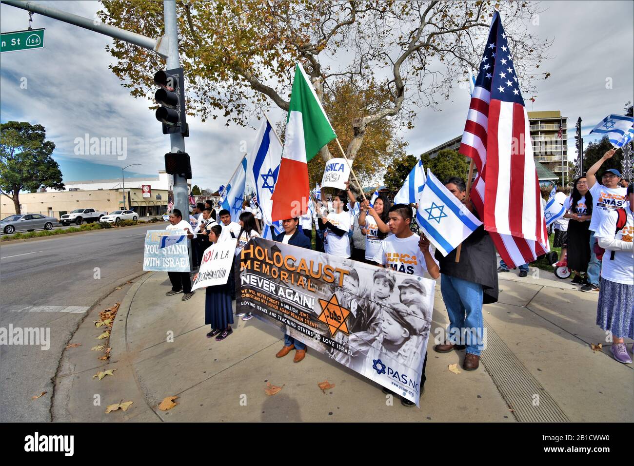 Non-inglese che parla solo spagnolo chiesa fuori sul giorno della memoria dell'olocausto in California al Rally in centro - non ebrei, SDA ers 7th giorno Adventists Foto Stock