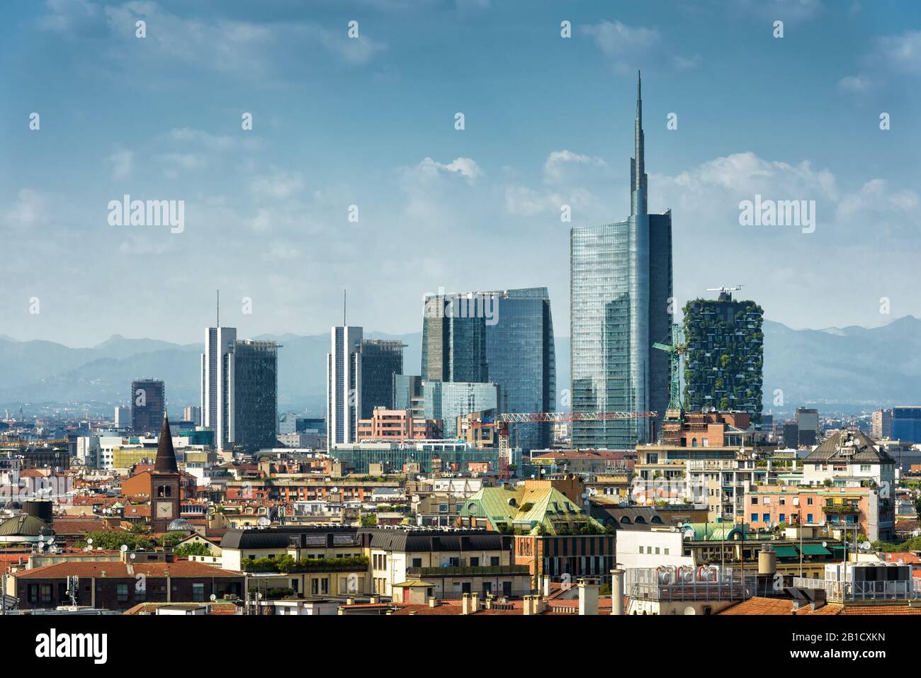 Skyline di Milano con moderni grattacieli nel quartiere degli affari di Porto nuovo in Italia Foto Stock