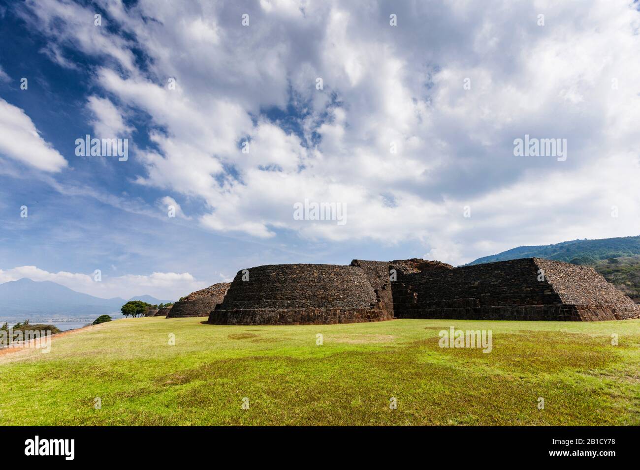 Piramidi di Yacata, sito archeologico di Tzintzuntzan, stato di Michoacan, Messico, America Centrale Foto Stock