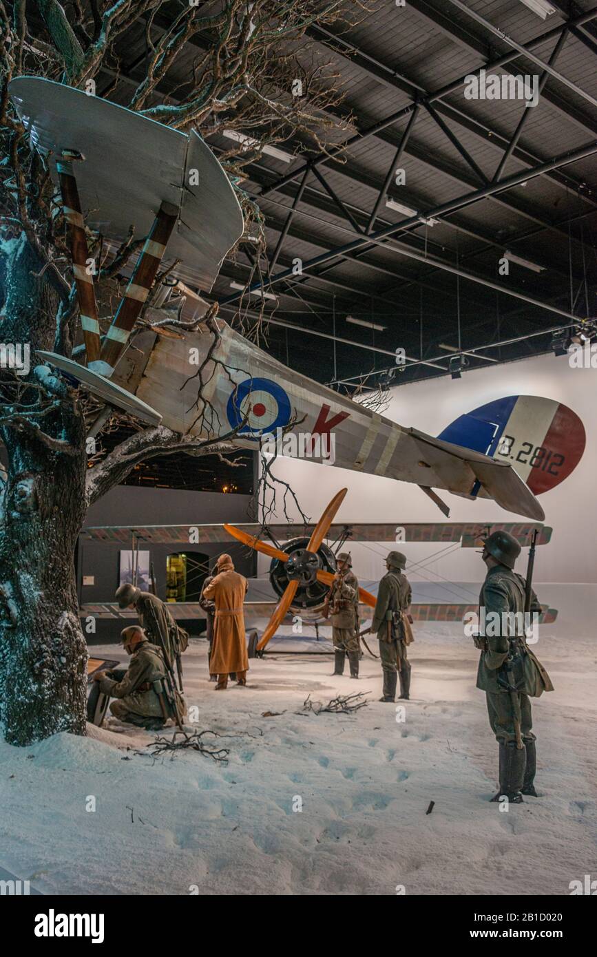 Una mostra WWI di un Nuieport schiantato al Museo del Patrimonio dell'Aviazione a Omaka, Marlborough Nuova Zelanda. Foto Stock