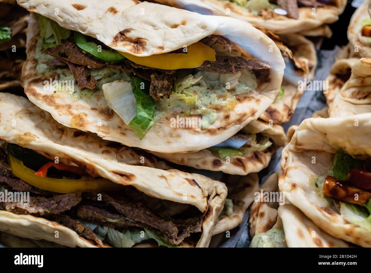 Gustosi piatti farciti in mostra presso Harrods Food Hall, Knightsbridge, Londra, Inghilterra Foto Stock