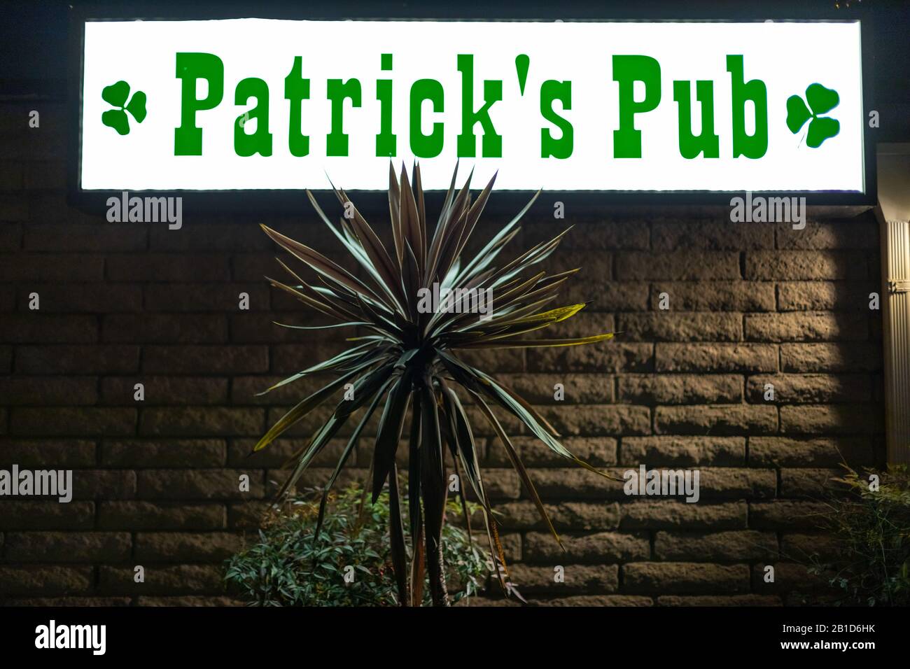 Il Patrick's Pub è un popolare bar irlandese a Costa Mesa, California, Stati Uniti. Foto Stock