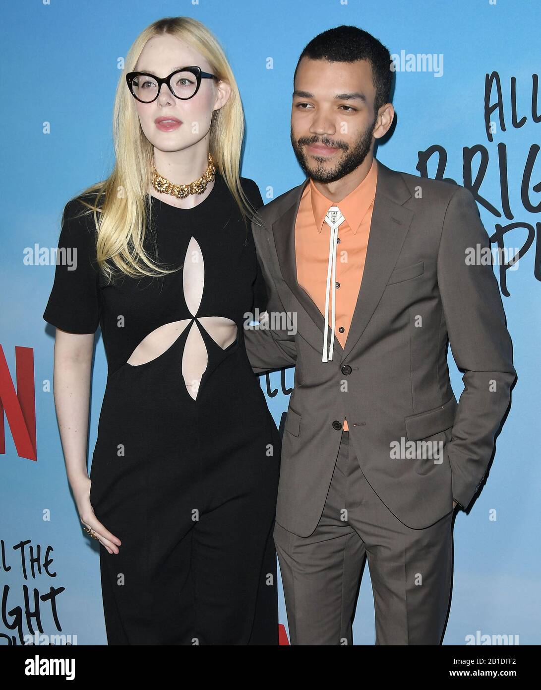 (LL-R) Elle Fanning e Justice Smith presso il Netflix TUTTI I LUOGHI LUMINOSI Screening tenuto presso l'ARCLIGHT Hollywood a Hollywood, CA il lunedì, 24 febbraio 2020. (Foto di Slanlee B. Mirador/Sipa USA) Foto Stock
