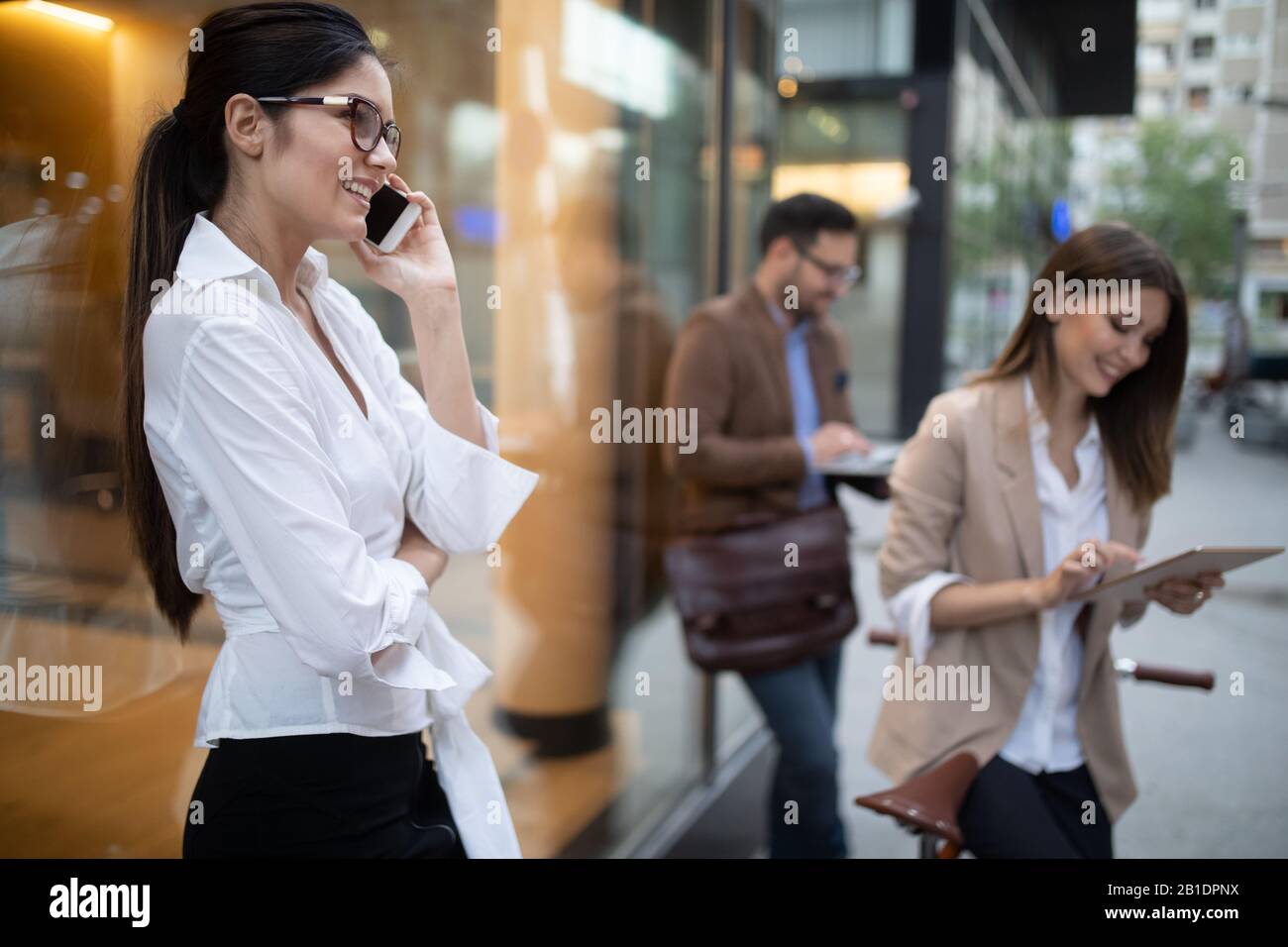 Il team di Business dispositivo digitale tecnologia concetto di collegamento Foto Stock
