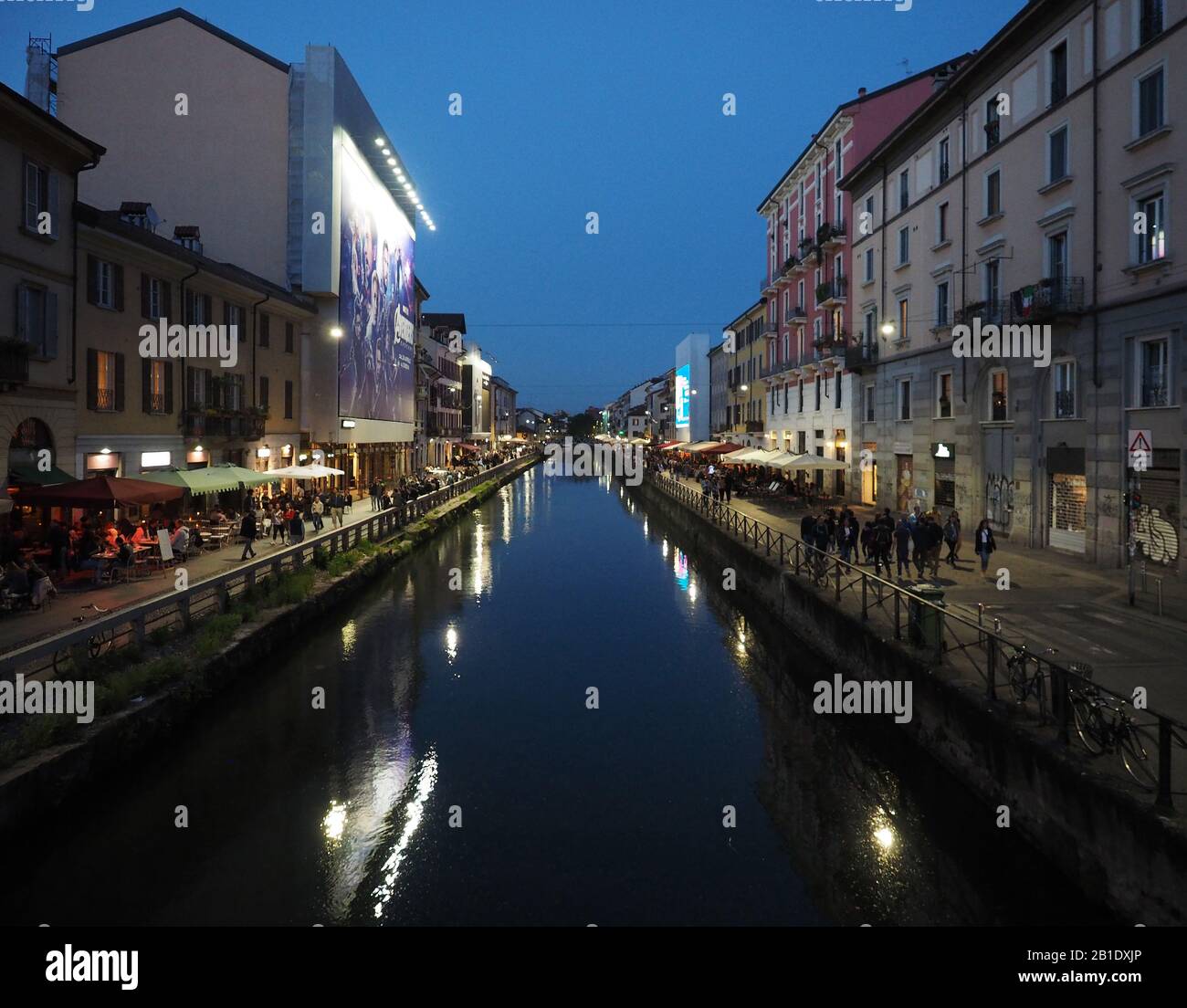 L'Italia, Lombardia, Milano, Navigli, Alzaia Naviglio Grande Naviglio Grande canale costruito tra il XII secolo e il XIV secolo Foto Stock