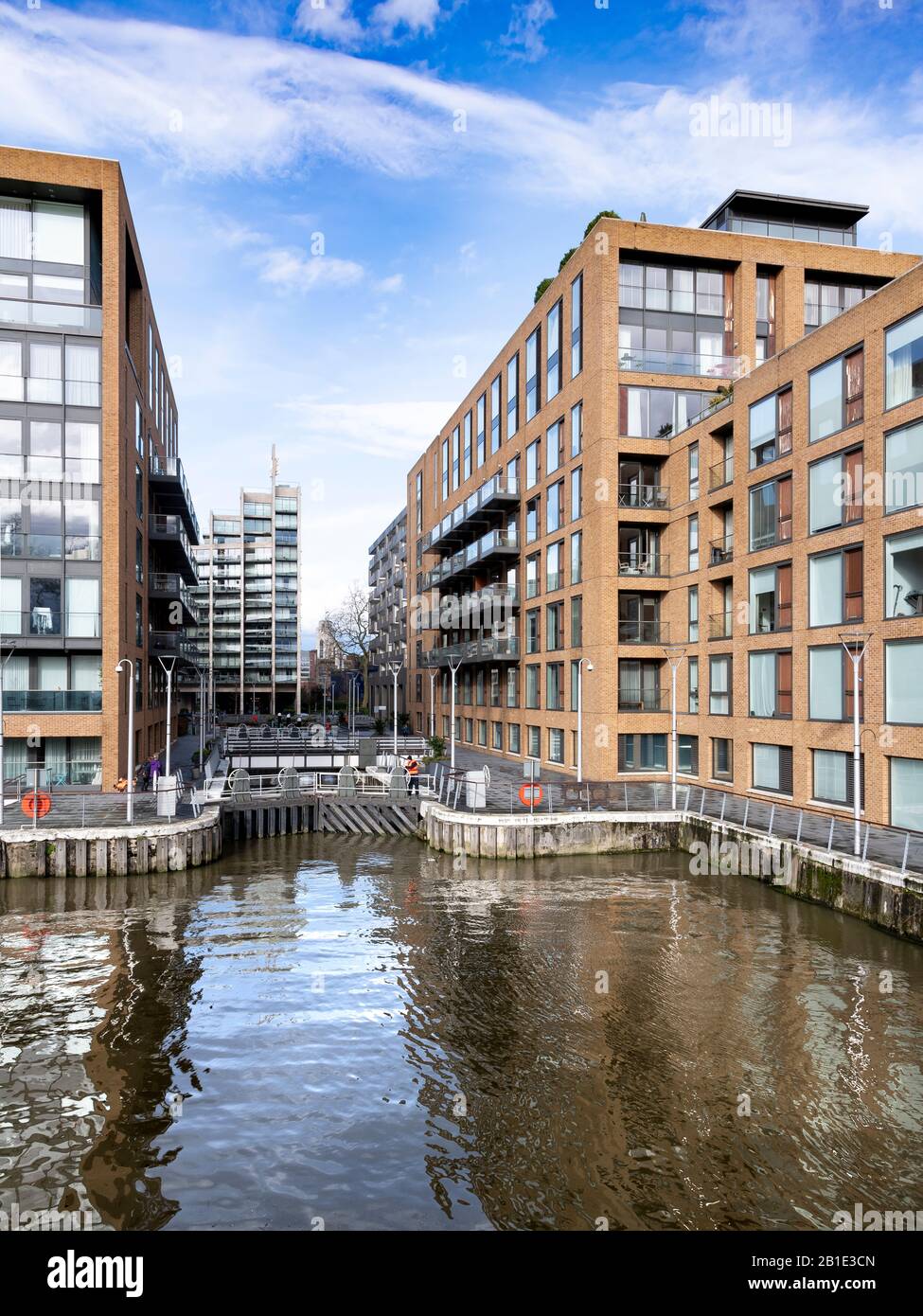 Il nuovo sviluppo del Grosvenor Canal, sul lato nord del Tamigi vicino al Chelsea Bridge, Londra Foto Stock