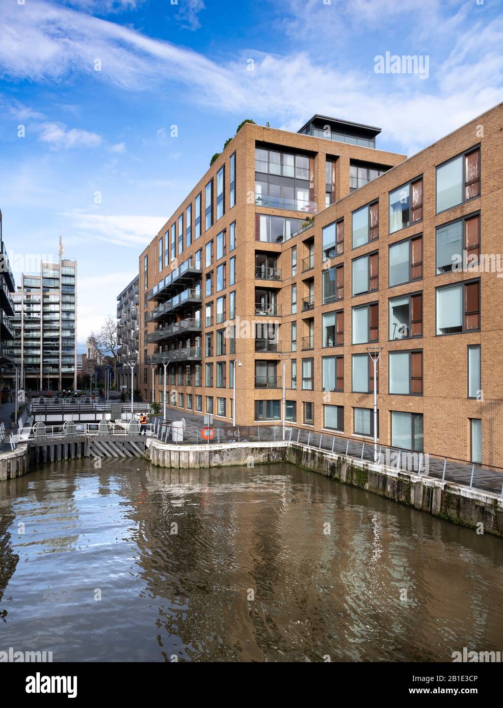 Il nuovo sviluppo del Grosvenor Canal, sul lato nord del Tamigi vicino al Chelsea Bridge, Londra Foto Stock