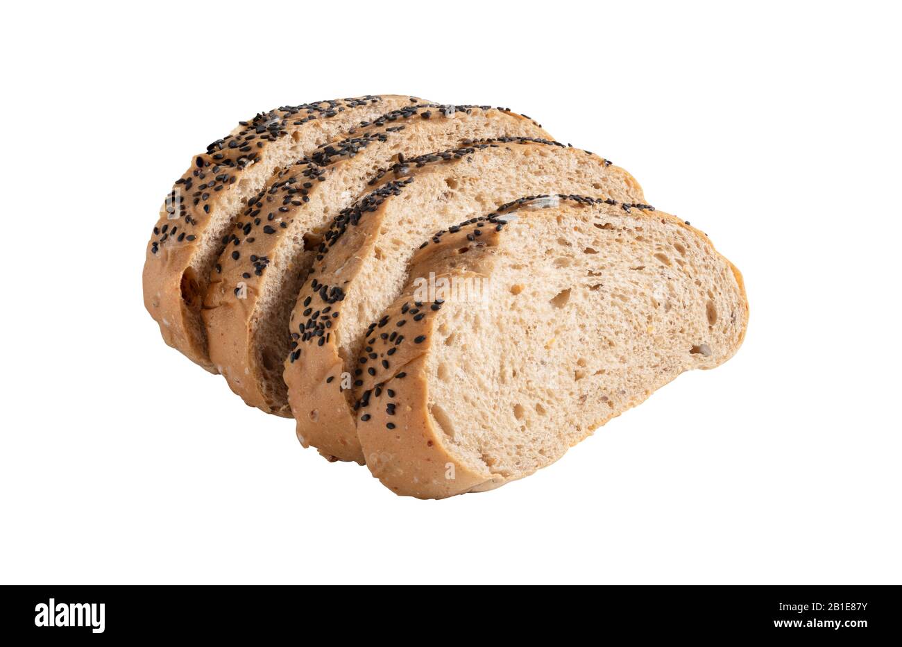 Il pane spruzzato con semi neri di sesamo che sono scaduti e hanno muffa sulla superficie del pane. A fette ​​bread isolato su sfondo bianco w Foto Stock