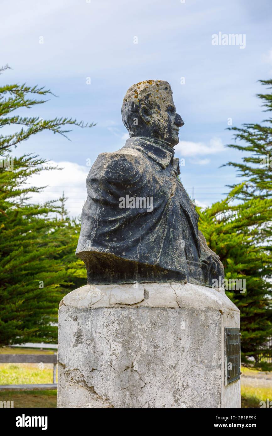 Statua dell'eroe nazionale Bernado o'Higgins a Puerto Bories, un piccolo villaggio in Patagonia, vicino Puerto Natales, ultima Esperanza provincia, Cile meridionale Foto Stock