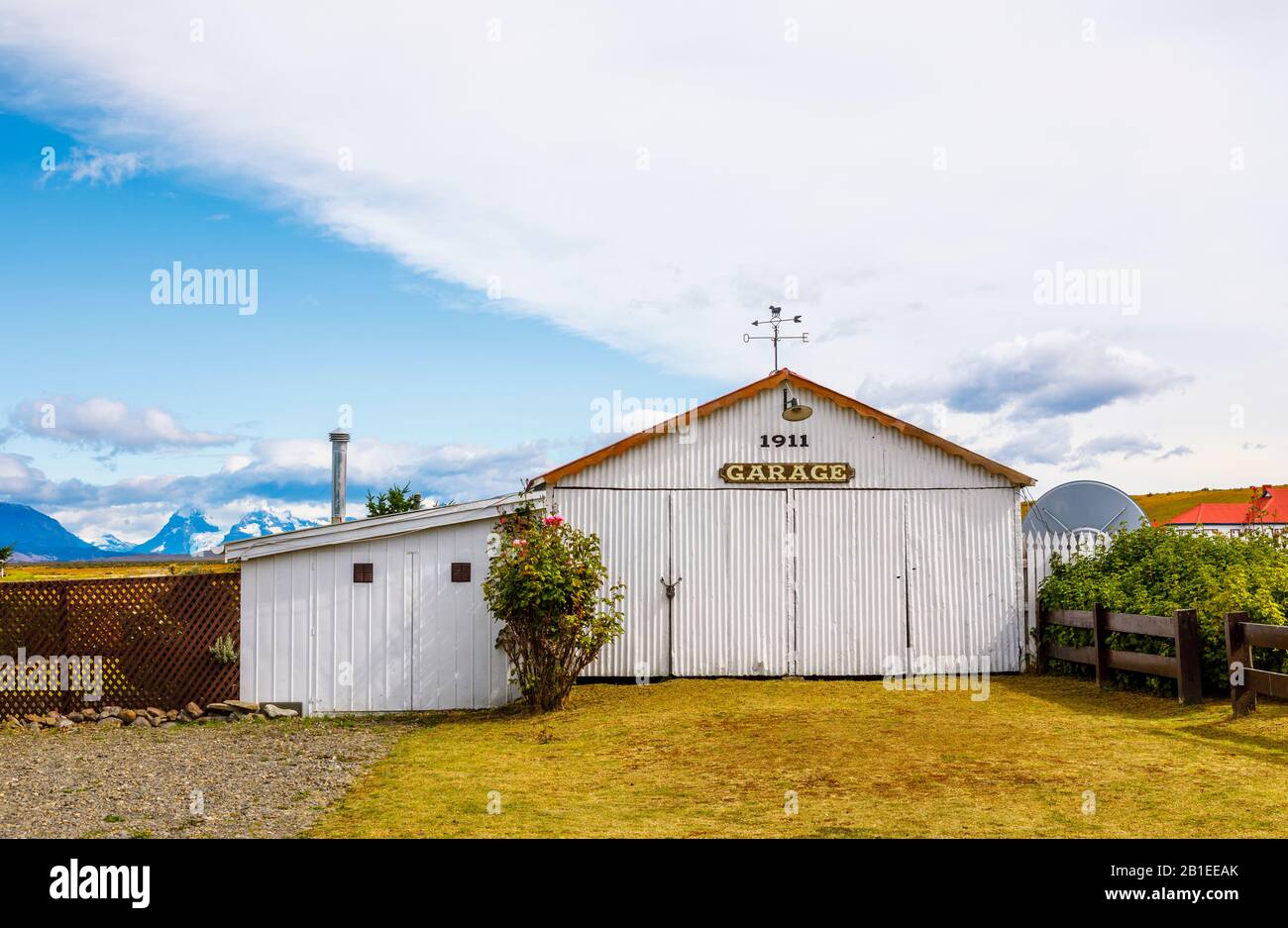 Garage di Puerto Bories House, Puerto Bories, un villaggio in Patagonia, vicino a Puerto Natales, ultima Provincia Esperanza, Regione Magallanes, Cile meridionale Foto Stock