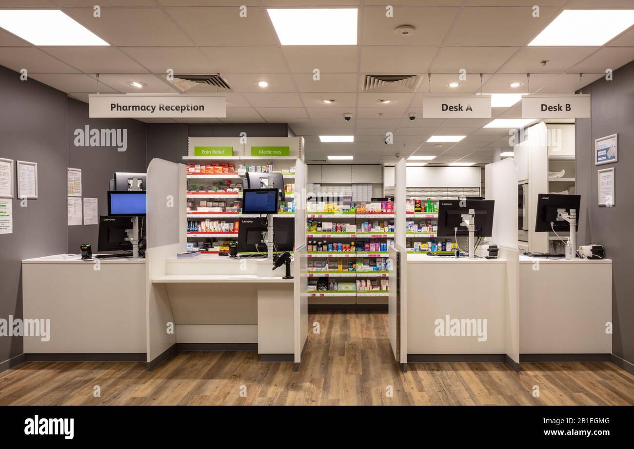 Interni Dell'University College London Hospital. Farmacia Lloyds Foto Stock