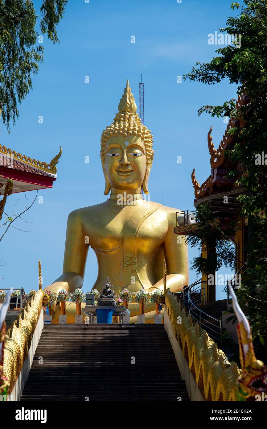 Grande Buddha d'oro in Thailandia . - Foto Stock: Foto, Immagini ©  coffeekai 124621886