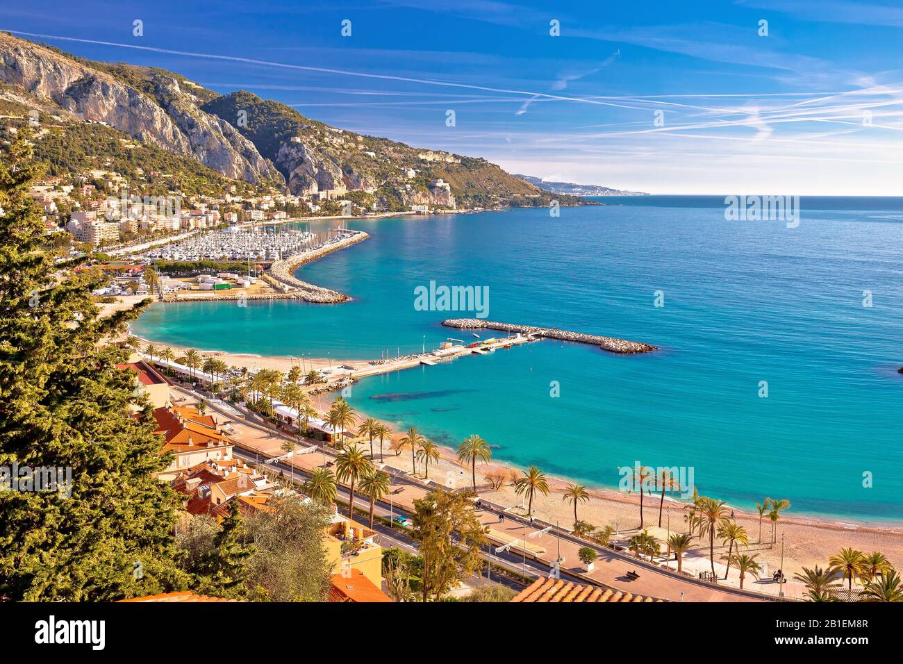 Città di Mentone bay e il francese il confine italiano sulla costa mediterranea vista, Francia meridionale e Italia Foto Stock