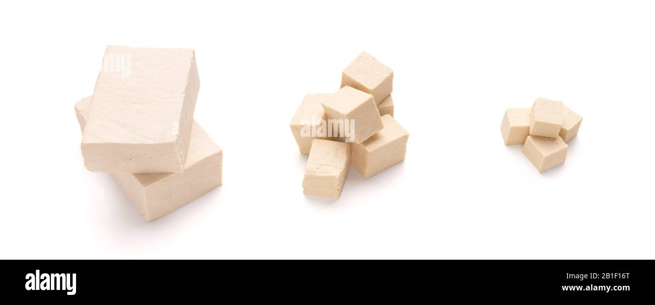 Formaggio tofu e pezzi di soia isolati, panorama Foto Stock