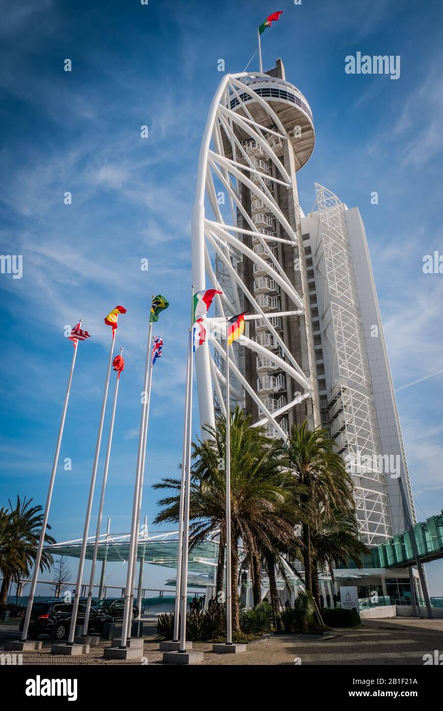 La torre Vasco da Gama è l'edificio più alto di Lisbona Foto stock - Alamy