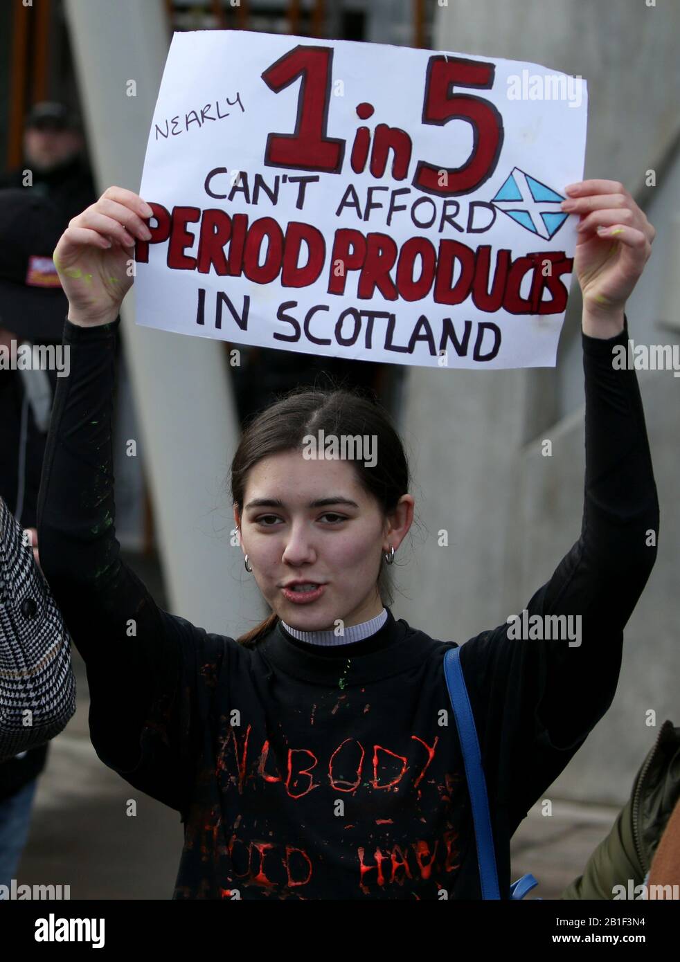 I sostenitori Del Progetto Di legge Sui Prodotti D'Epoca in occasione di un raduno al di fuori del Parlamento di Edimburgo, in quanto la Scozia dovrebbe diventare il primo paese al mondo a rendere i prodotti d'epoca liberamente disponibili a tutti, dovrebbe superare il suo primo ostacolo a Holyrood. Foto Stock