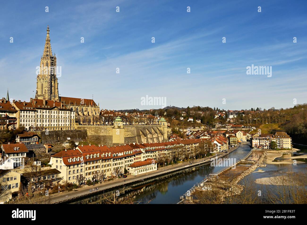 Vista sul centro storico, sulla Cattedrale di Berna e sull'Aare, Canton Berna, Svizzera Foto Stock