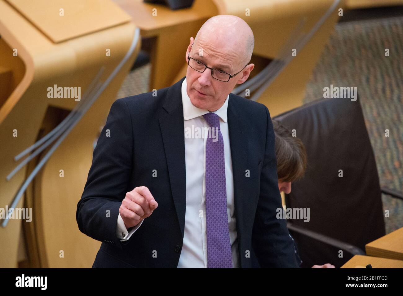 Edimburgo, Regno Unito. 25th Feb, 2020. Nella foto: John Swinney MSP - primo Ministro e Ministro del governo della pubblica istruzione per il partito nazionale scozzese (SNP). John Swinney risponde alla domanda S5T-02035 presentata dalla Iain Gray del partito laburista scozzese: Chiedere al governo scozzese in che modo l'analisi recentemente pubblicata del conseguimento dell'esame SQA influenzerà il mandato della sua revisione dell'istruzione secondaria. Credito: Colin Fisher/Alamy Live News Foto Stock