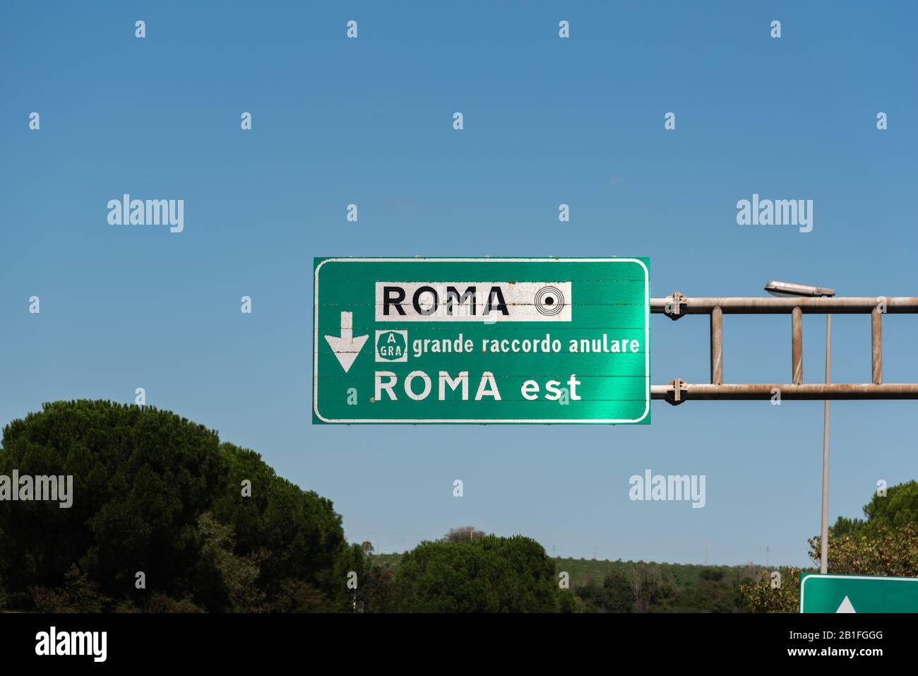 Roma, Italia - 5 settembre 2019: Cartello verde sull'autostrada che entra a  Roma Foto stock - Alamy