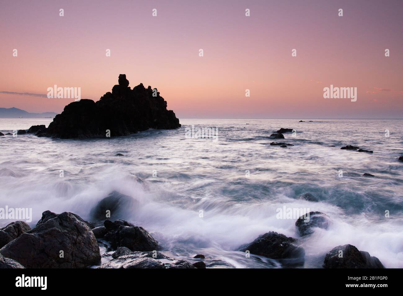 Barrika, Bizkaia/Paesi Baschi; 06 Settembre 2016. La spiaggia di Menakoz al tramonto Foto Stock