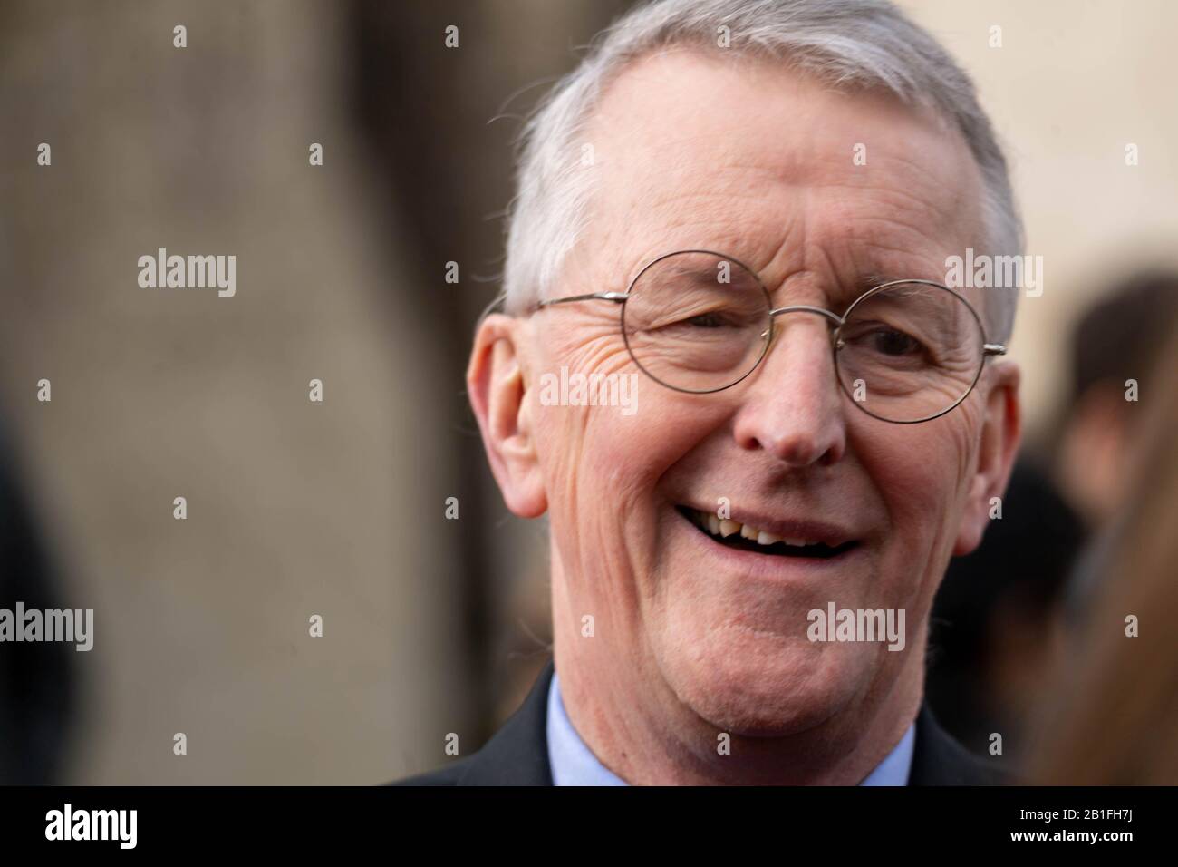 Londra, Regno Unito. 25th Feb 2020. Sindaco di Greater Manchester Andy Burnham, si unisce al sindaco di Salford Paul Dennett, al sindaco di Londra Sadiq Khan e ai membri di un gruppo di residenti con sede a Manchester per chiedere un'azione governativa per sostenere coloro che vivono in edifici ad alto livello "non sicuri" fuori dalla Camera dei Comuni, Londra UK Nella Foto Hilary Benn MP Credit: Ian Davidson/Alamy Live News Foto Stock