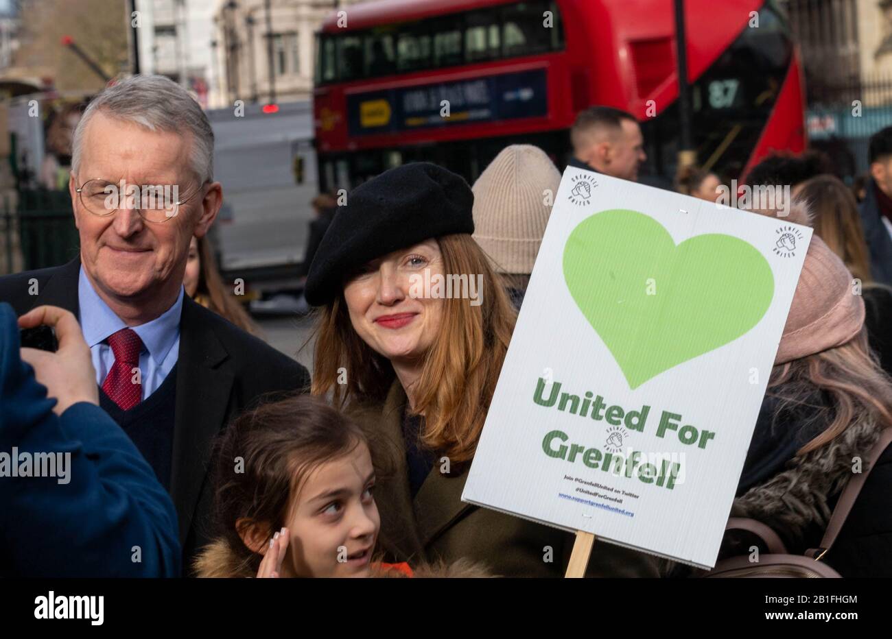 Londra, Regno Unito. 25th Feb 2020. Sindaco di Greater Manchester Andy Burnham, si unisce al sindaco di Salford Paul Dennett, al sindaco di Londra Sadiq Khan e ai membri di un gruppo di residenti con sede a Manchester per chiedere un'azione governativa per sostenere coloro che vivono in edifici ad alto livello "non sicuri" fuori dalla Camera dei Comuni, Londra UK nella foto Hilary Benn Credit: Ian Davidson/Alamy Live News Foto Stock
