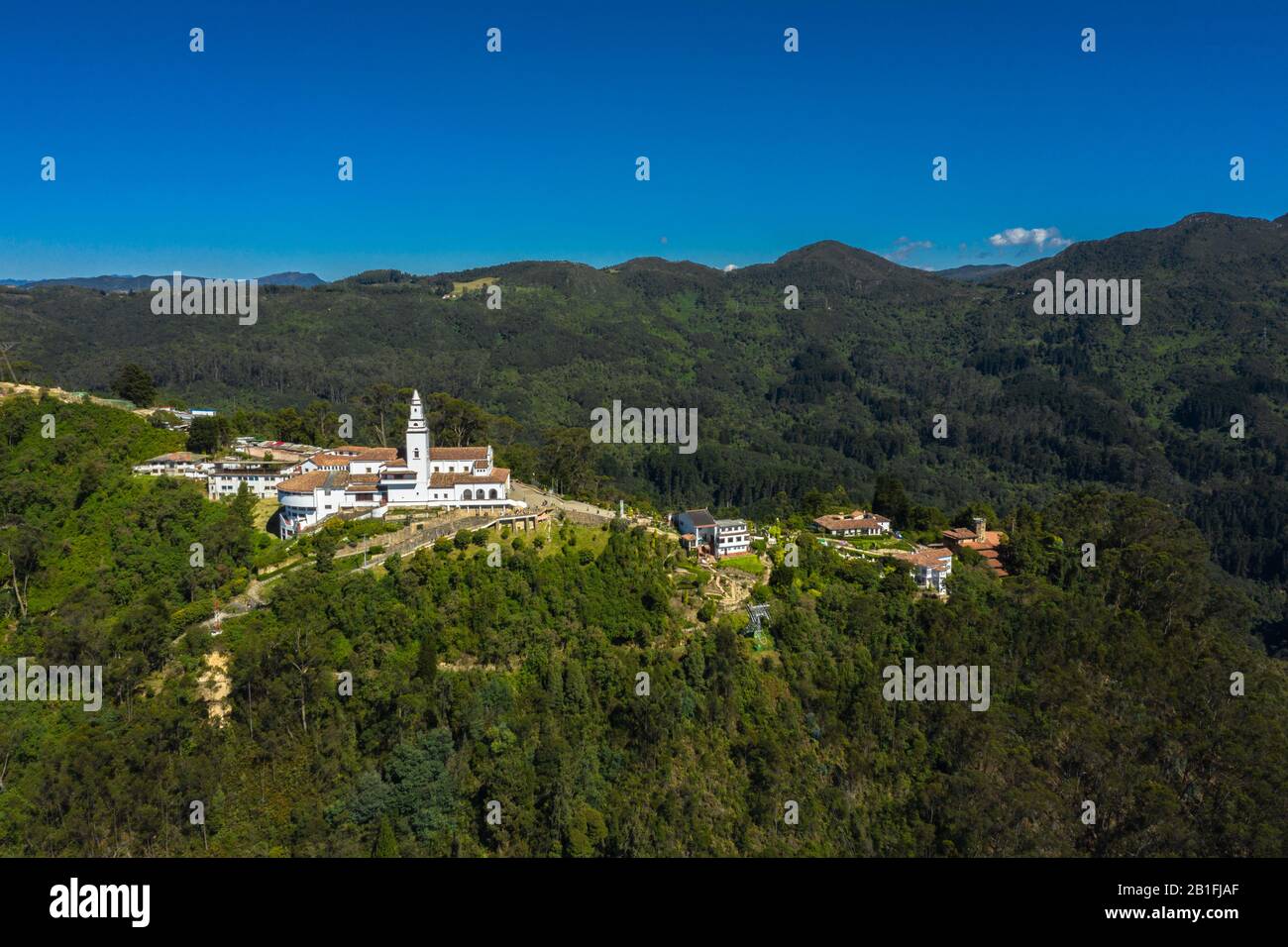Veduta panoramica aerea della montagna di Montserrat in Colombia. Foto Stock