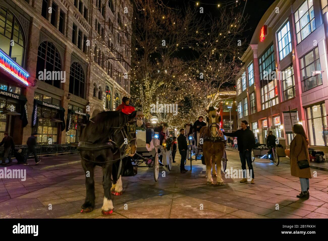Denver, 14 FEBBRAIO: Vista notturna del centro città il 14 FEBBRAIO 2020 a Denver, Colorado Foto Stock