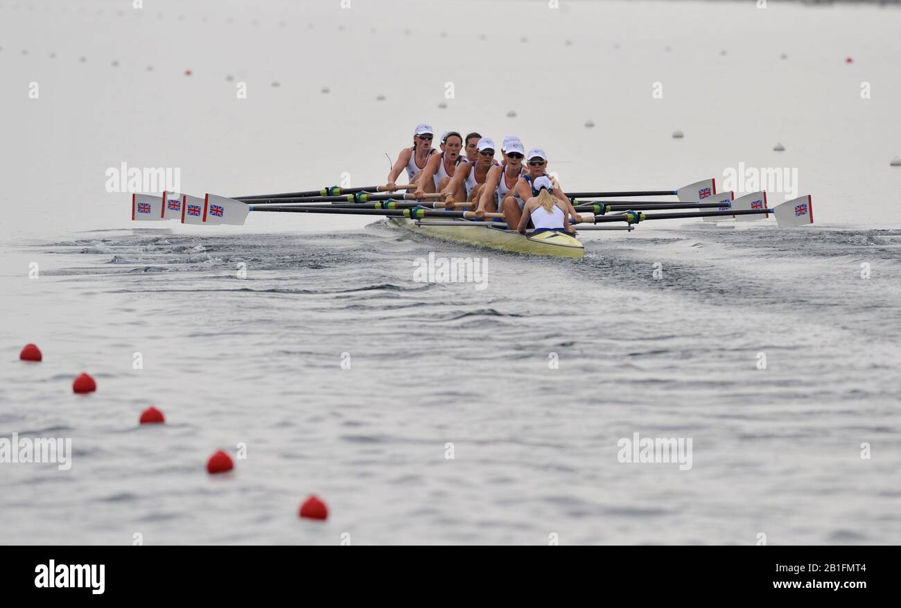 Shunyi, CINA. Inizio di un caldo dei eights delle donne, GBR W8+, allontanarsi dal pontone di partenza alla Regata olimpica 2008, corso di aratura Shunyi. Lunedì. 11.2008 [Credito Obbligatorio: Peter Spurrier, Intersport Images] Foto Stock