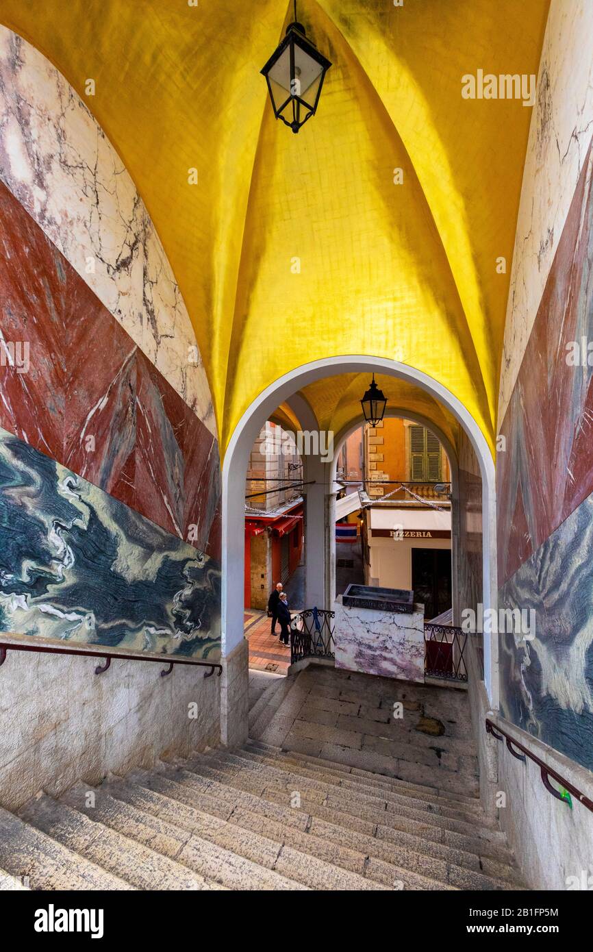Porta falsa Che Porta dalla città nuova alla città vecchia, Nizza, sud della Francia, Foto Stock