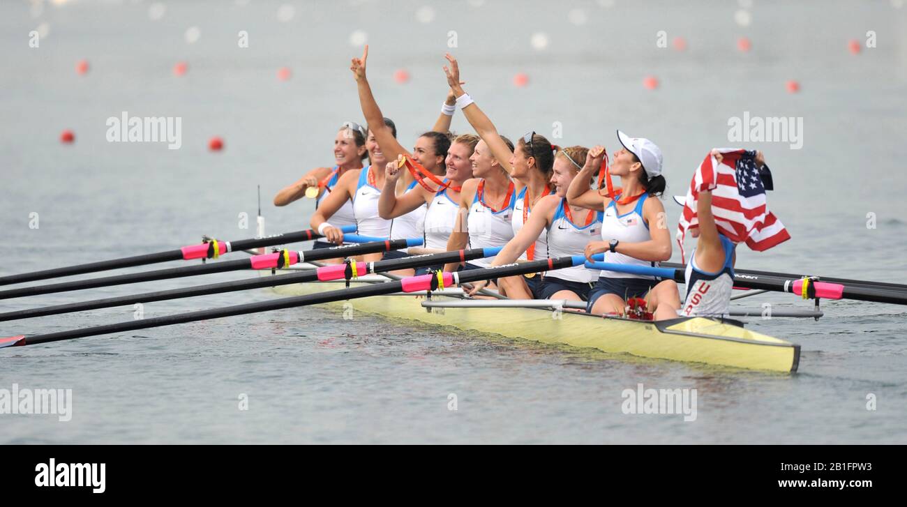 Shunyi, CINA. Presentazione Medaglia. Eights - Donna. Arco Medalista Oro W8+ Usa; Erin Cafaro, Lindsay Shoop, Anna Goodale, Elle Logan, Anne Cummins, Susan Francia, Caroline Lind, Caryn Davies E Cox Mary Whiple. Regata Olimpica 2008, Corso Di Falciatura Shunyi. Dom 17.08.2008. [Credito Obbligatorio: Peter Spurrier, Intersport Images. Foto Stock