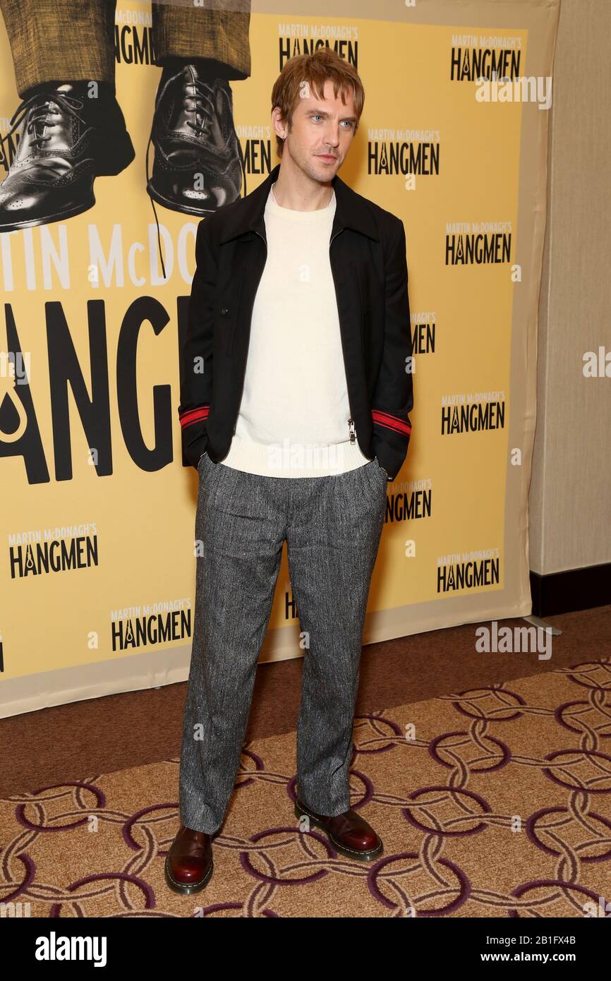 New York, NY, Stati Uniti. 25th Feb, 2020. DaN Stevens alla foto chiamata per il gioco Hangmen tenuto al Westin Times Square Hotel il 25 febbraio 2020 a New York City. Credit: Joseph Marzullo/Media Punch/Alamy Live News Foto Stock