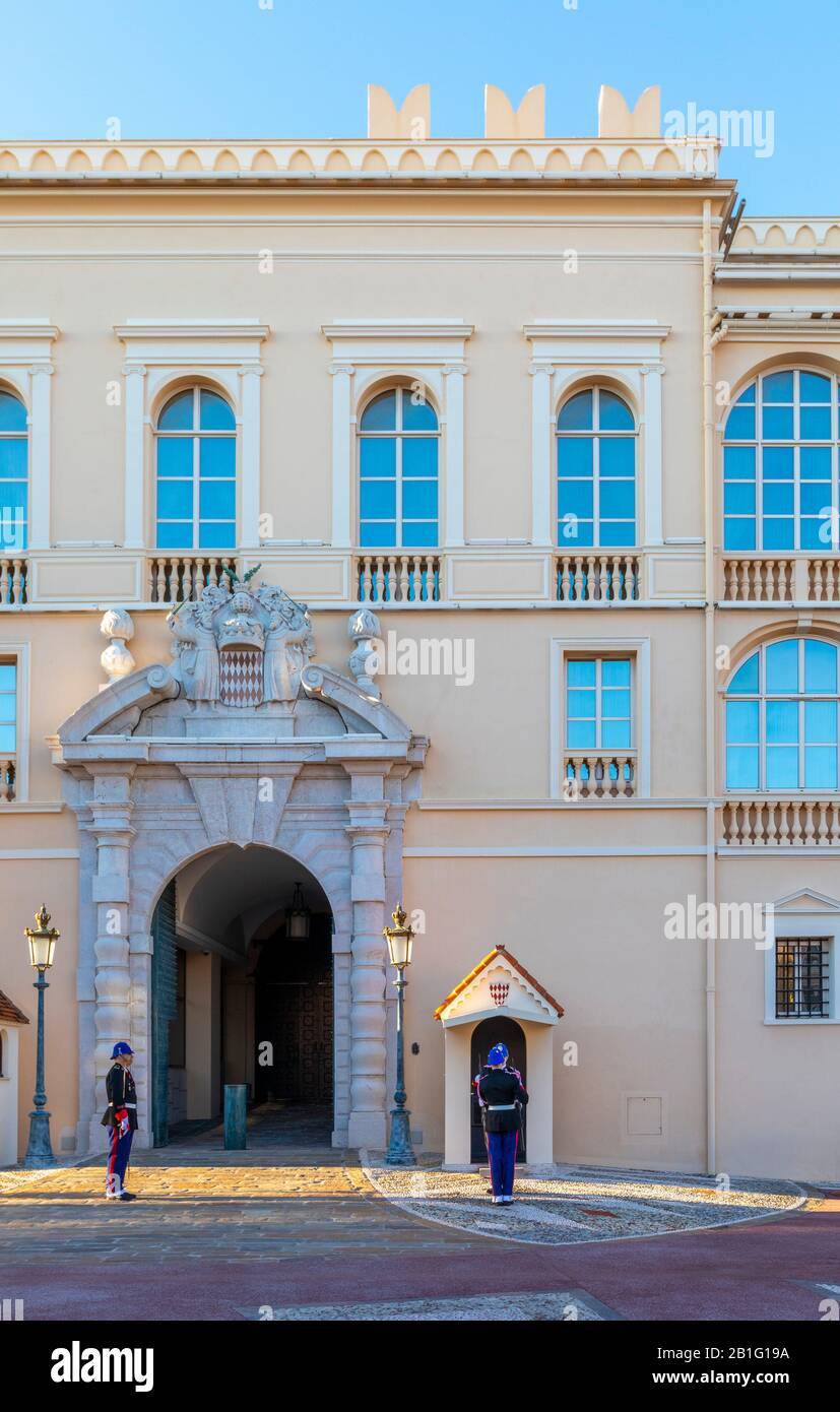 Il Cambio della Guardia del Palazzo, il Palazzo del Principe di Monaco, Monte Carlo, Monaco Foto Stock