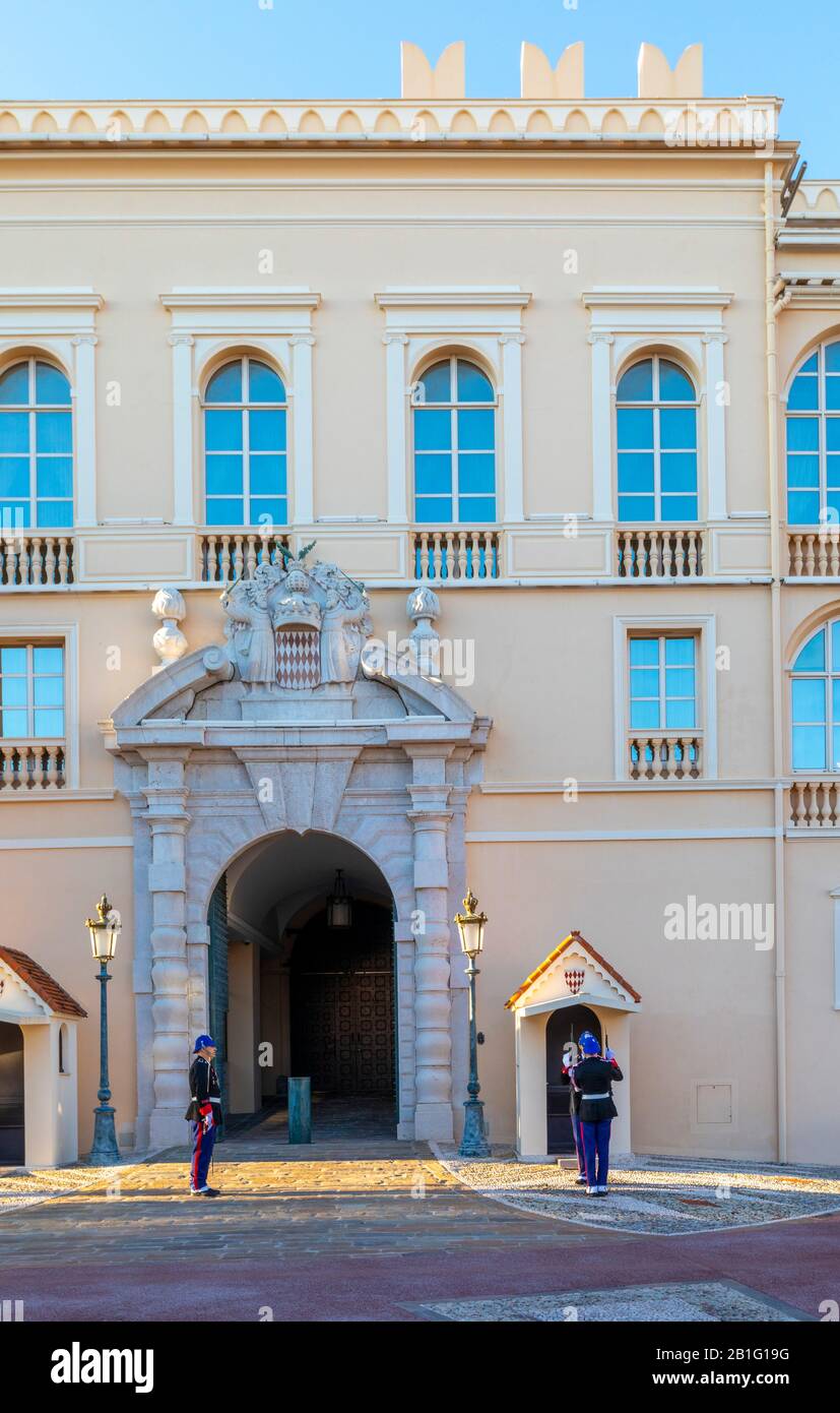 Il Cambio della Guardia del Palazzo, il Palazzo del Principe di Monaco, Monte Carlo, Monaco Foto Stock