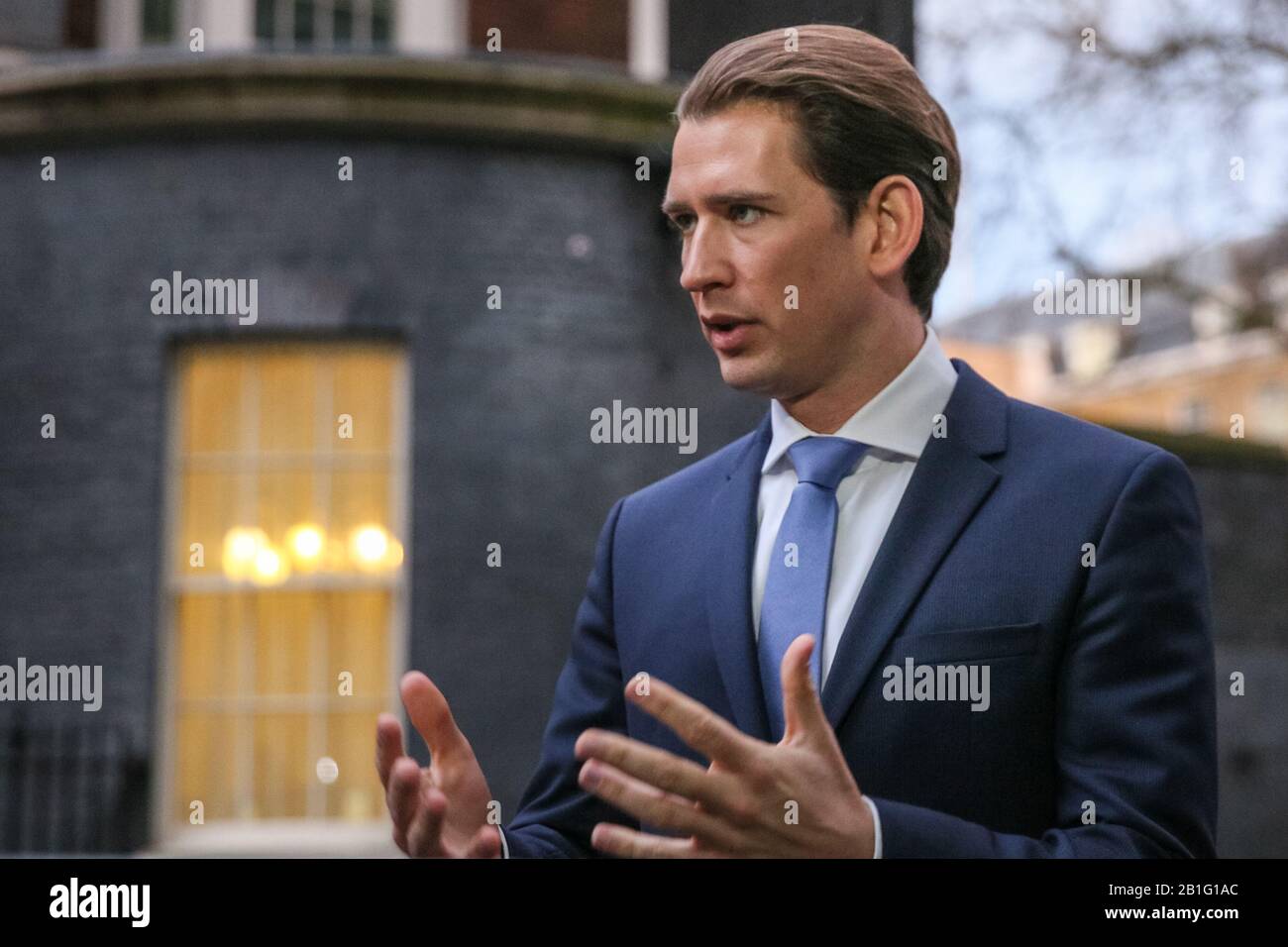 Downing Street Londra, Regno Unito. 25th Feb, 2020. Il Cancelliere austriaco e capo di Stato, Sebastian Kurz al di fuori del numero 10, Downing Street questo pomeriggio, dopo aver visitato il British PM Boris Johnson per le trattative sul commercio, le imprese e l’attuale crisi del virus Corona. Credito: Imageplotter/Alamy Live News Foto Stock