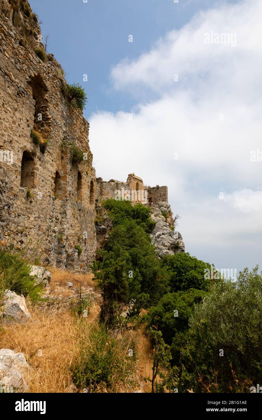 Rovine del castello di St Hilarion sulla catena montuosa di Kyrenia, nella parte settentrionale turca di Cipro. Foto Stock