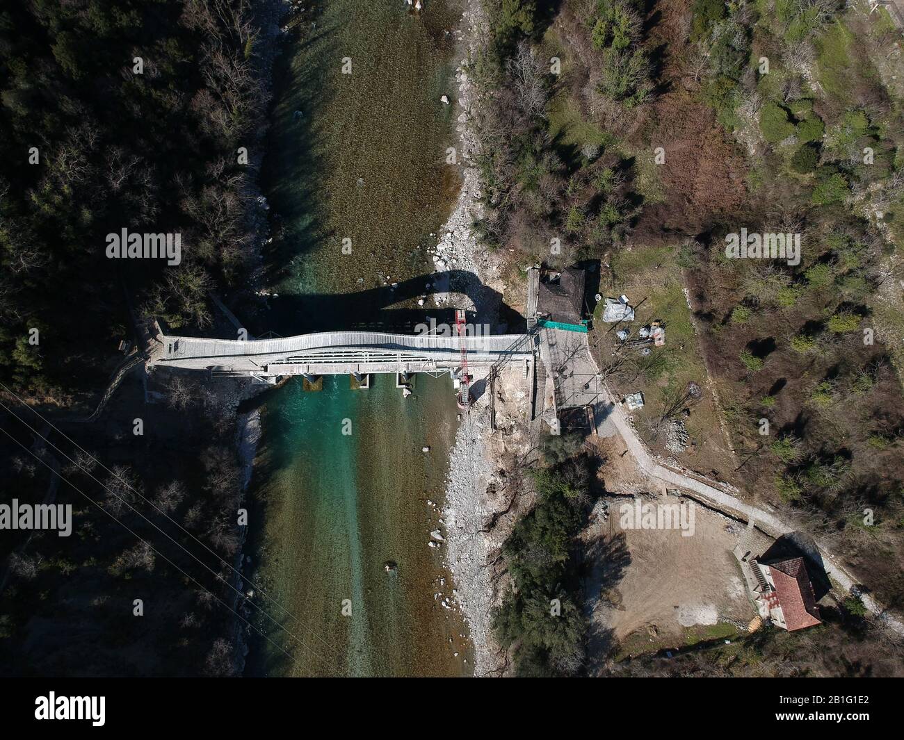 Ioannina Grecia NUOVO ponte di pietra riedificato di Plaka nel fiume arachthos tzoumerka, collega ioannina e Arta City, la vecchia era crollata nel 2015 Foto Stock