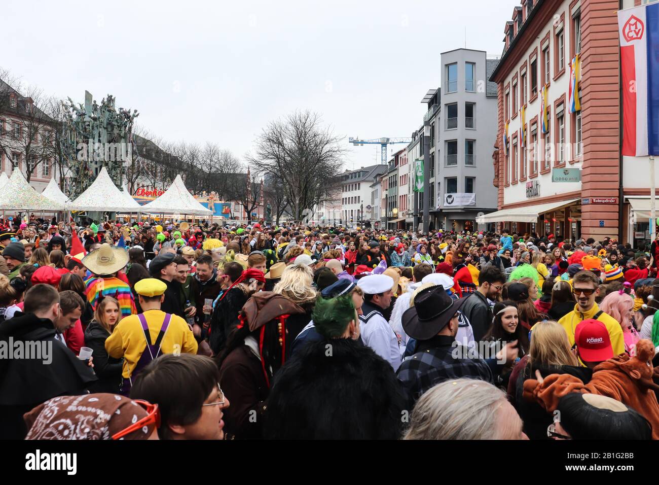Oltre 500.000 persone hanno partecipato alla processione del lunedì delle Rose a Magonza, in Germania. Foto Stock