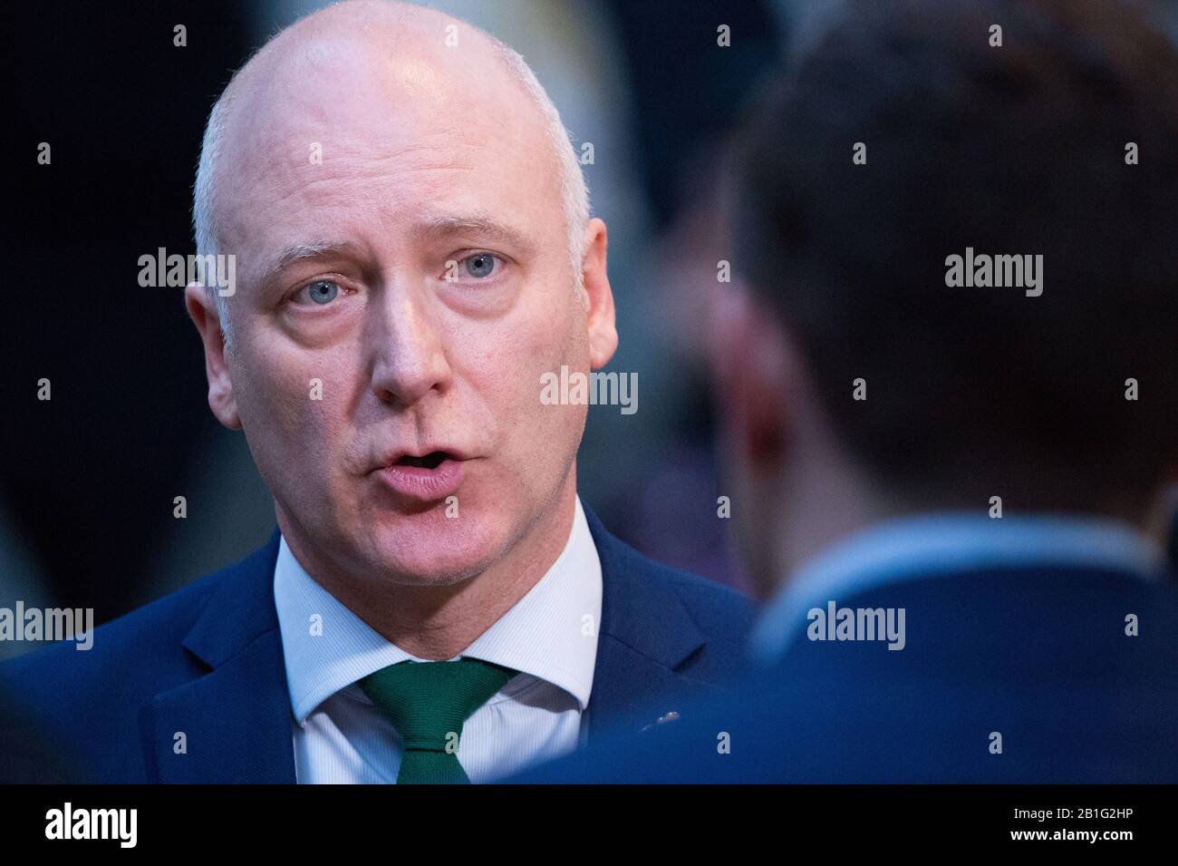 Edimburgo, Regno Unito. 25th Feb, 2020. Nella foto: Joe Fitzpatrick MSP - Ministro della sanità pubblica, dello sport e del benessere per il Partito Nazionale Scozzese (SNP). Visto commentare i decessi di droga Scotlands e la crisi di droga della Scozia whist essere intervistato sulla TV. Credito: Colin Fisher/Alamy Live News Foto Stock