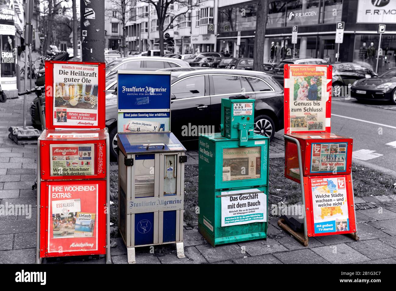 Monaco di Baviera, GERMANIA - Gennaio 2020: Distributori automatici di giornali a Monaco di Baviera, Germania. Foto Stock