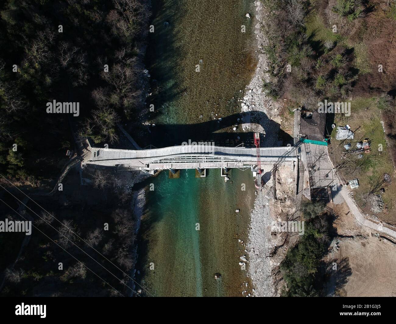 Ioannina Grecia NUOVO ponte di pietra riedificato di Plaka nel fiume arachthos tzoumerka, collega ioannina e Arta City, la vecchia era crollata nel 2015 Foto Stock