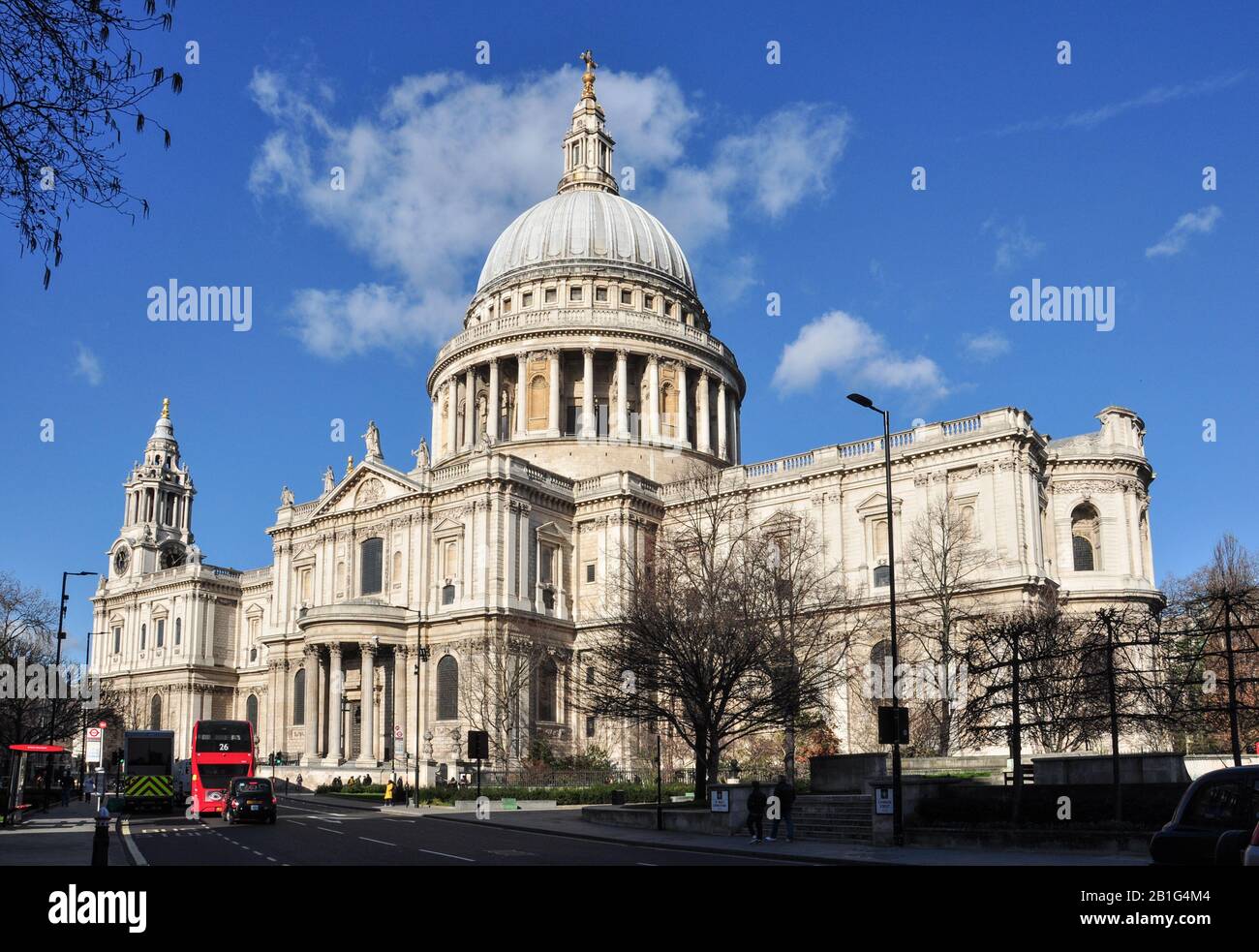 St Paul's Cathedral in cima alla Ludgate Hill nella City of London, Inghilterra, Regno Unito Foto Stock