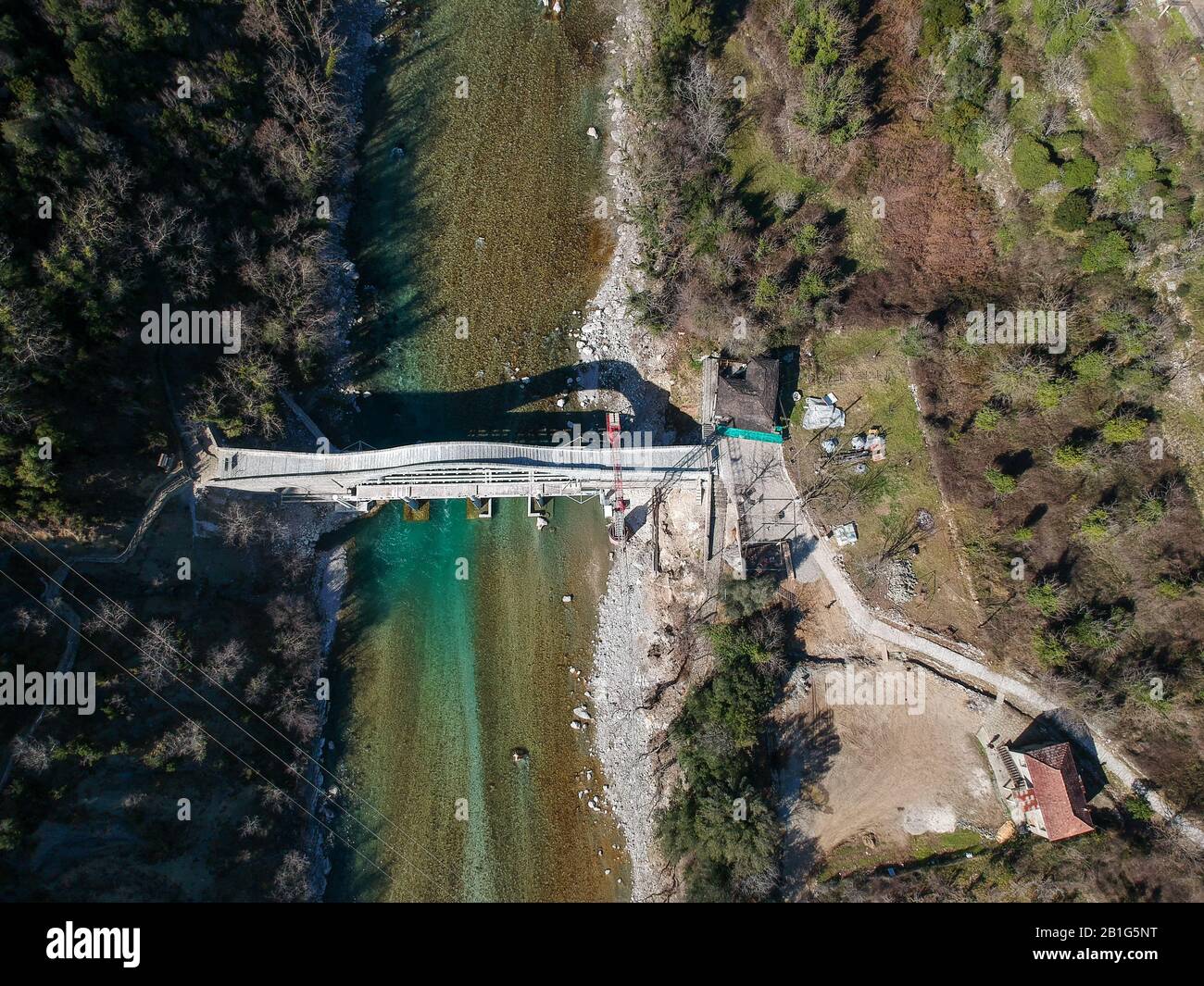 Ioannina Grecia NUOVO ponte di pietra riedificato di Plaka nel fiume arachthos tzoumerka, collega ioannina e Arta City, la vecchia era crollata nel 2015 Foto Stock