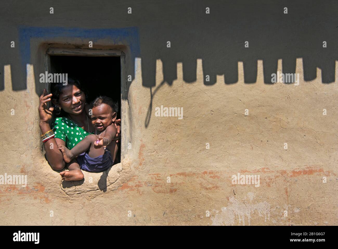 L'immagine di Madre e bambino nel villaggio di Purulia, Bengala Occidentale, India, Asia Foto Stock