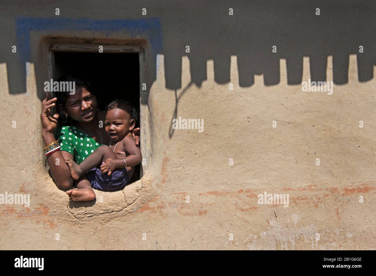 L'immagine di Madre e bambino nel villaggio di Purulia, Bengala Occidentale, India, Asia Foto Stock