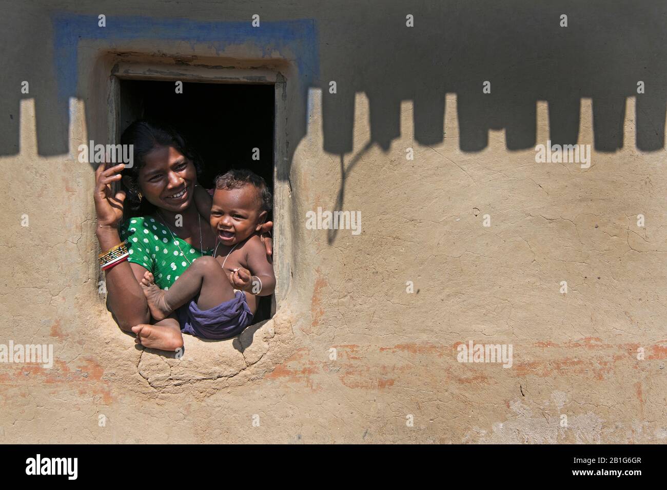 L'immagine di Madre Felice e bambino nel villaggio di Purulia, Bengala Occidentale, India, Asia Foto Stock